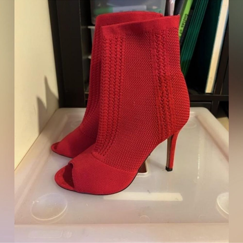 Catherino Malandrino red shoes SZ 6.5